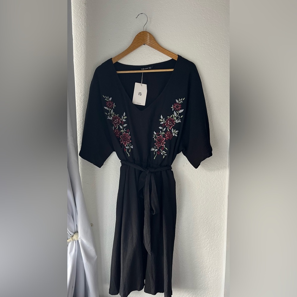 Floral Embroidered Pocket Belted Short Dress